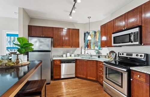 Lindbergh Apartment | LevelUp Sunshine Stay.