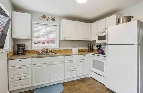 Downtown Cannon Beach Cabin | Lewis Loft - Beachcomber Vacation Homes