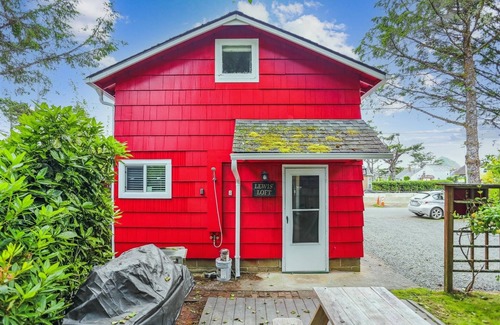 Downtown Cannon Beach Cabin | Lewis Loft - Beachcomber Vacation Homes