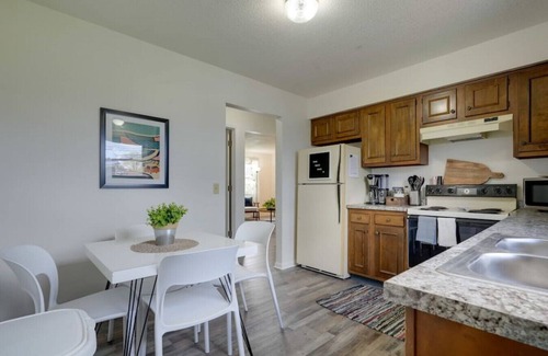Newark Apartment | Lexington Local - 2 BR 1 BA, Garage, Homey & Comfy