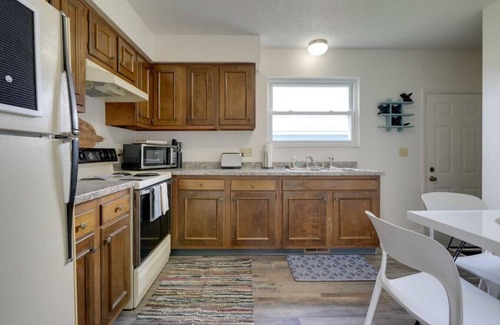 Newark Apartment | Lexington Local - 2 BR 1 BA, Garage, Homey & Comfy