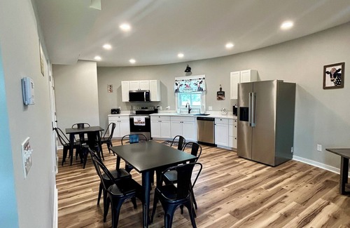 Naruna House | Lg Grain Bin turned into a modern home located minutes to Lynchburg and Liberty