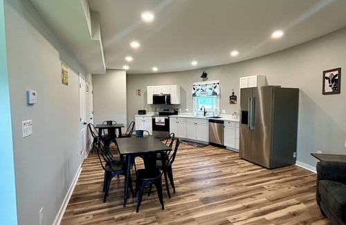Naruna House | Lg Grain Bin turned into a modern home located minutes to Lynchburg and Liberty