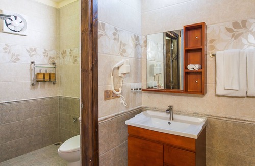 Noonu Atoll Hotel | LHOHI INN BOUTIQUE HOTEL
