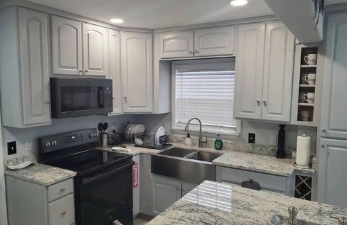 San Antonio House | Lib's Place . A cheerful three bedroom home!