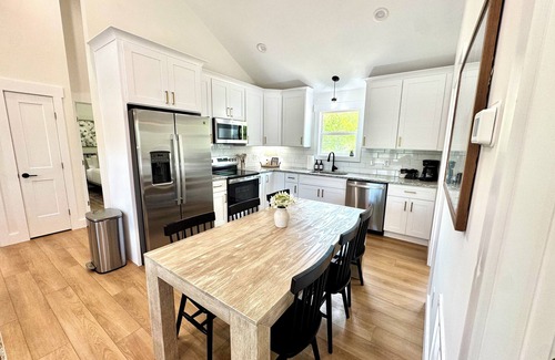 Lynchburg House | Liberty Cottage: 3BR/2BA w/Deck & Huge Backyard – Mins to Downtown, Mall, Eateries & Nature Trails
