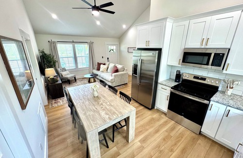 Lynchburg House | Liberty Cottage: 3BR/2BA w/Deck & Huge Backyard – Mins to Downtown, Mall, Eateries & Nature Trails