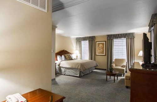 Cleburne Hotel | Liberty Hotel, an Ascend Collection Hotel