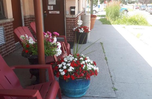 Bowmanville Hotel | Liberty Inn