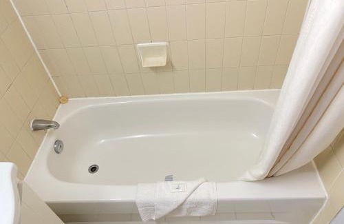 Bowmanville Hotel | Liberty Inn