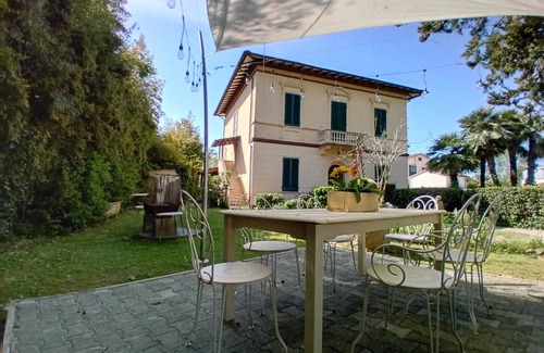 Torre del Lago Puccini Villa | Liberty villa with private garden and parking. Close to the sea and the lake