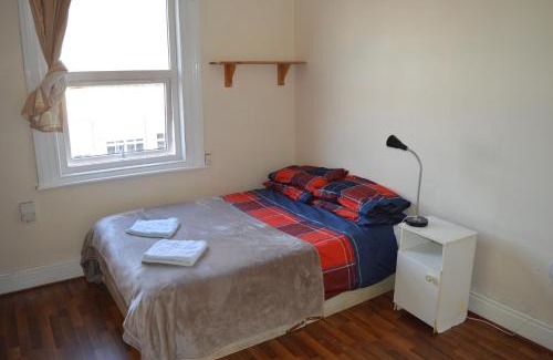 Phibsborough House | Library View Villa Holiday Home