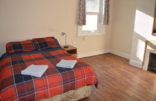 Phibsborough House | Library View Villa Holiday Home