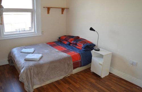 Phibsborough House | Library View Villa Holiday Home
