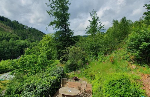 Altena House | Liebevoll Eingerichtete Ferienwohnung am Fluss in Beliebtem Wandergebiet