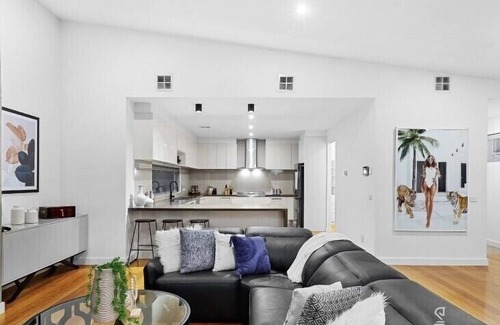 Caroline Springs House | Lifestyle by the Lake