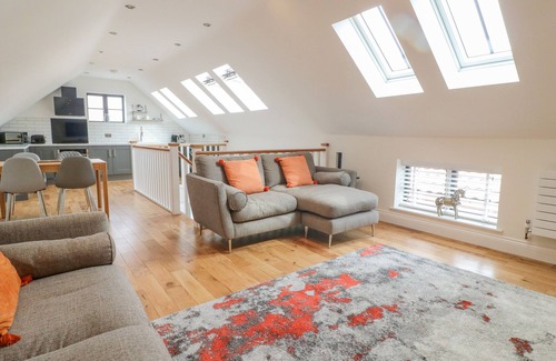 Sutton on Trent Cottage | LIFFORD COACH HOUSE, pet friendly, with a garden in Sutton-On-Trent