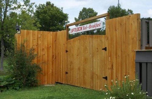 Douro-Dummer Bed & Breakfast | Liftlock Guest House