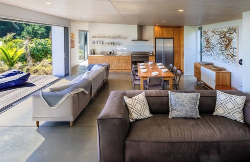 Tata Beach House | Ligar Escape - Golden Bay Holiday Home