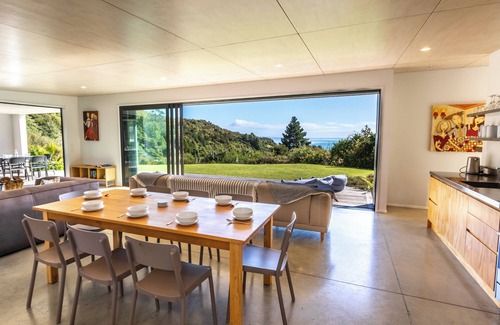 Tata Beach House | Ligar Escape - Golden Bay Holiday Home