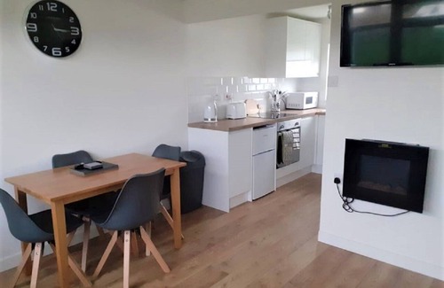 Great Yarmouth Ski Chalet | Light & Airy Chalet - 5 min to beach - short drive to Broads & Great Yarmouth