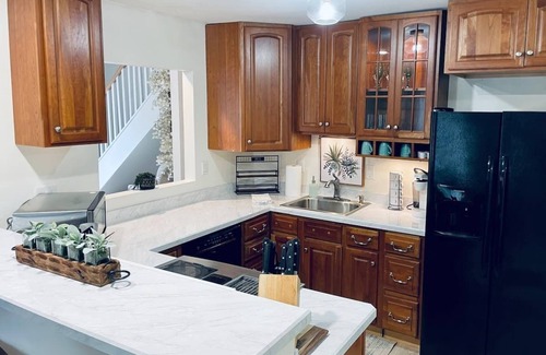 Quinton House | Light & airy home w/private hot tub on golf course