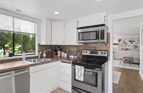 Tigard House | Light and Bright in SW Portland with Hot Tub