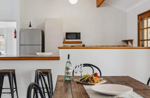 Dawesville House | Light & Bright Pet Friendly Beach Side Haven