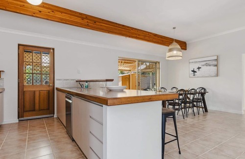 Dawesville House | Light & Bright Pet Friendly Beach Side Haven