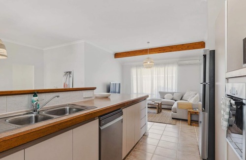 Dawesville House | Light & Bright Pet Friendly Beach Side Haven