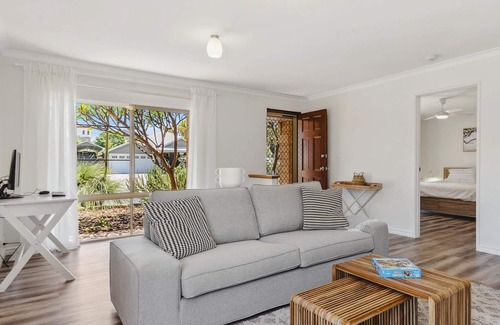 Dawesville House | Light & Bright Pet Friendly Beach Side Haven