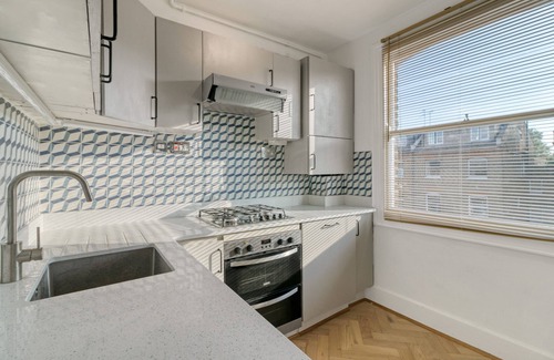 Brownswood Apartment | Light, comfortable Finsbury Park Haven