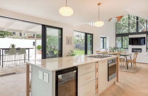 Constantia Cottage | Light-Filled 2-Bed Cottage | Plunge Pool & Braai