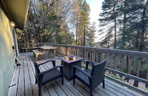 Cedarpines Park Cabin | Light filled Cabin in the Woods