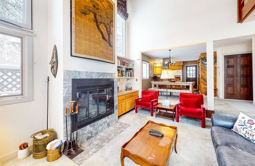 Eagle-Vail House | Light-filled, dog-friendly home with fireplace & great location near skiing/golf