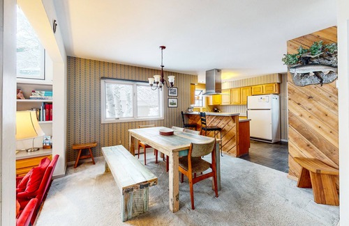 Eagle-Vail House | Light-filled, dog-friendly home with fireplace & great location near skiing/golf