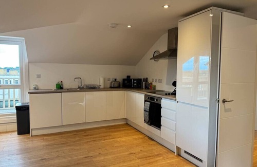 Maidstone Apartment | Light-Filled Maidstone Penthouse | 2 Balconies