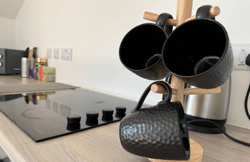 Maidstone Apartment | Light-Filled Maidstone Penthouse | 2 Balconies