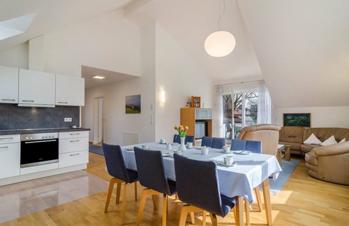 Ueberlingen Apartment | Light-Flooded Holiday Apartment “Haus Buche” close to Lake Constance with Wi-Fi, Balcony & Garden; Parking Available