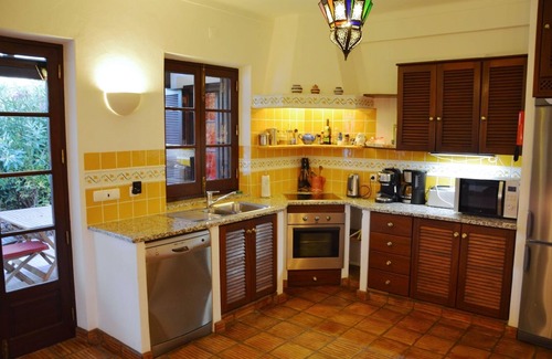 Fonte do Bispo House | Light-flooded country house with large plot and panoramic view of the sea