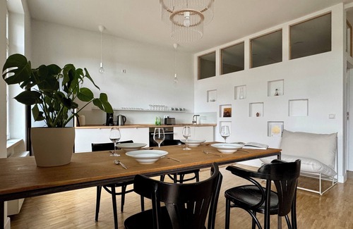 Wuppertal Apartment | Light-flooded open-plan apartment, high-quality furnishings, great bathroom and balcony
