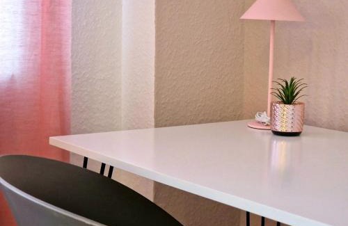 Giessen Apartment | Light Jungle - Innenstadt für 7 Grill Balkon Netflix Waschtrockner