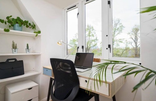 Victoria Apartment | Light Spacious Apartment in Victoria Park Village