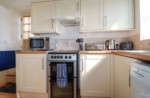 Truro Cottage | LIGHTHOUSE COTTAGE, pet friendly, with a garden in Truro