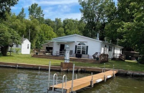 Lake Odessa Cottage | Lighthouse On the Bay