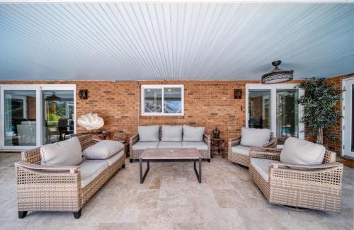 Bay Harbour House | Lighthouse Retreat With A Pool