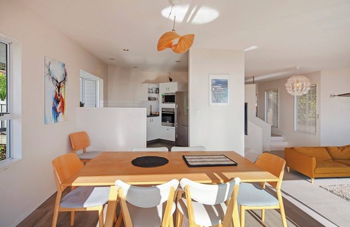 Nelson House | Lighthouse Vista - All-day Sun & Exceptional Sea Views!