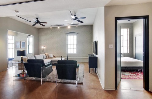Arts/Warehouse District Apartment | LiivUP Warehouse Apartments
