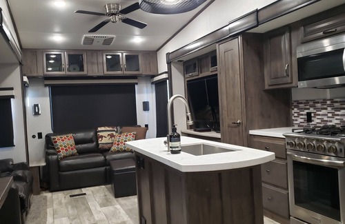 Cleburne House | Like Horses? Enjoy glamping on our horse ranch and rescue.