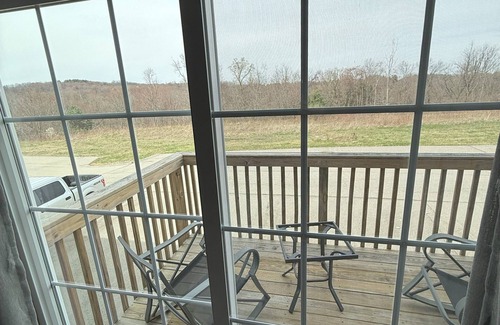 Beaver Falls House | Like New 2-bed + Home office + 2 Car Garage short drive north of Pittsburgh